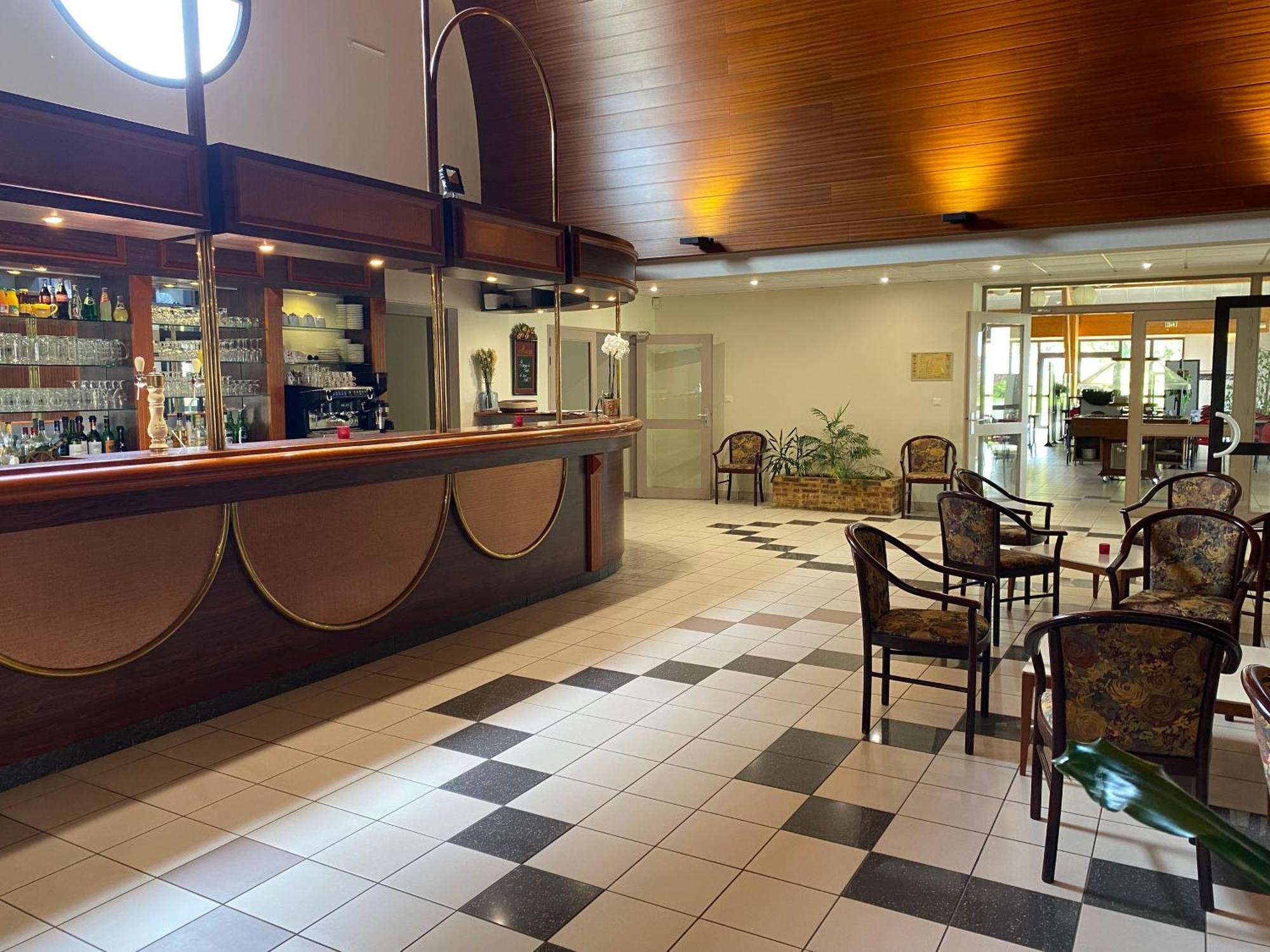 The Originals City, Le Logis D'elbée, Cholet Nord Hotel 2*