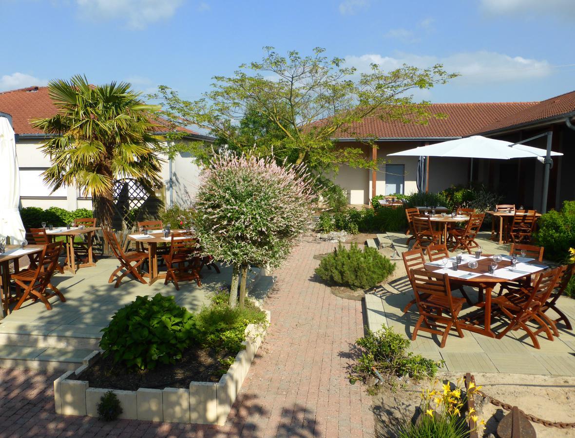 Hotel The Originals City, Logis D'elbee, Cholet Nord 2*
