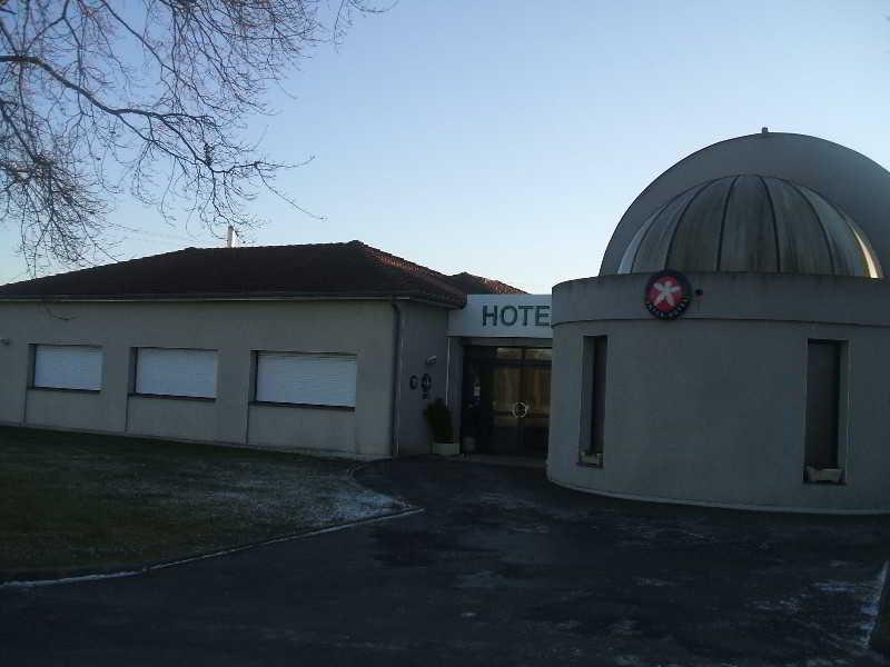 Hotel The Originals City, Le Logis D'elbée, Cholet Nord 2*